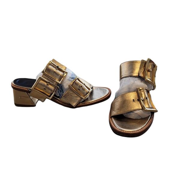 Tibi    - Picture 4 of 11